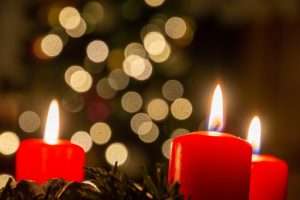 svíčky na adventním věnci